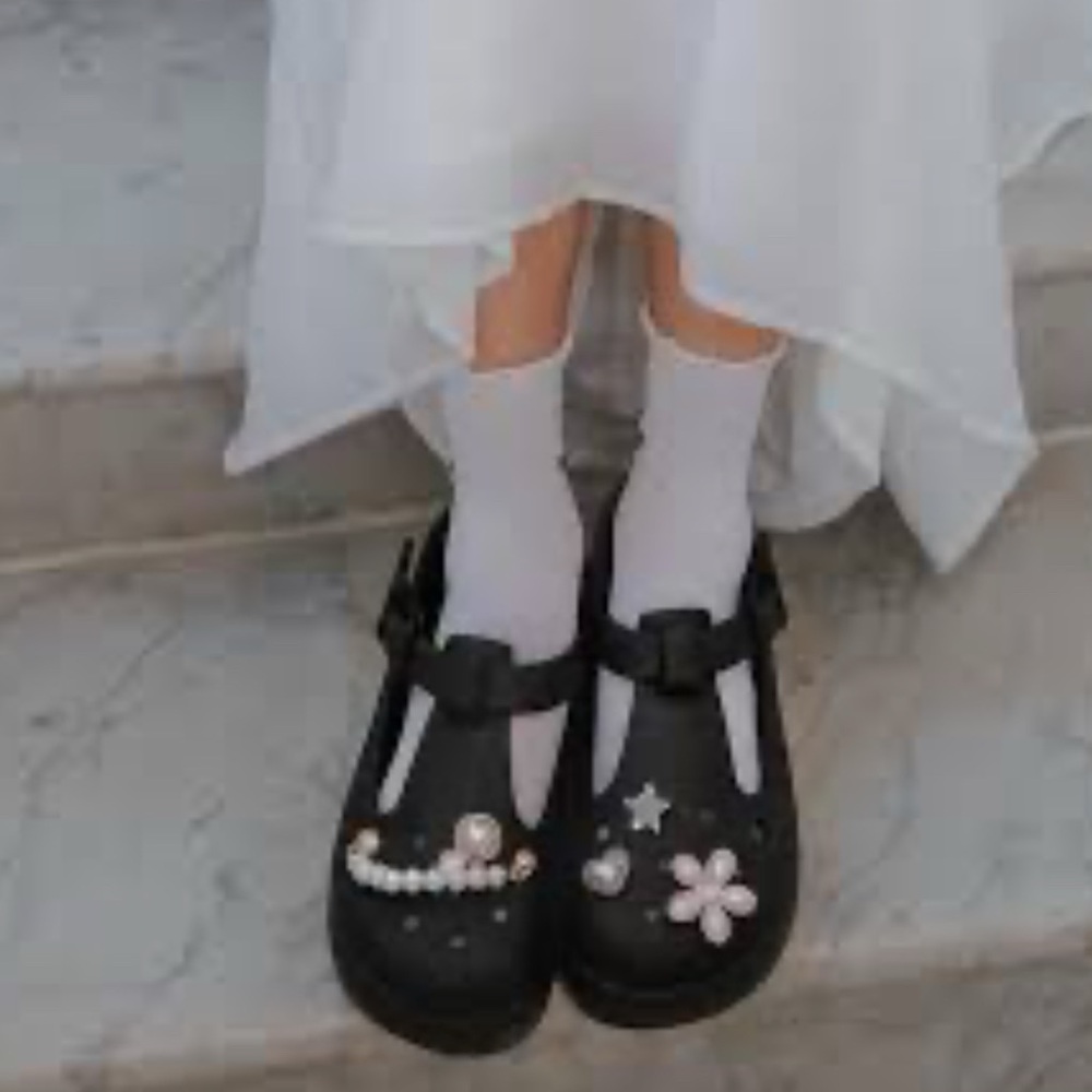 CROCS Black Sparkly Mary Jane T Strap Mules Clogs SZ 8 NEW